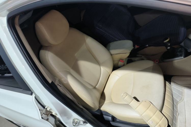 Used Hyundai Verna (older generation) 2014 1.4L Manual Smart GLS Trim Right Front Seat