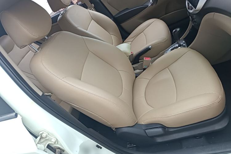 Used Hyundai Verna (older generation) 2014 1.4L Automatic Smart GLS Right Front Seat