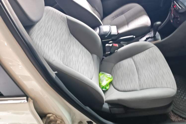 Used Hyundai Verna (older generation) 2014 1.4L Automatic Smart GLS Right Front Seat