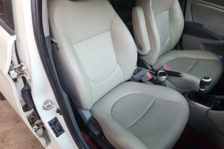 Used Hyundai Verna (older generation) 2014 1.4L Manual Top-Tier Model TOP Right Front Seat