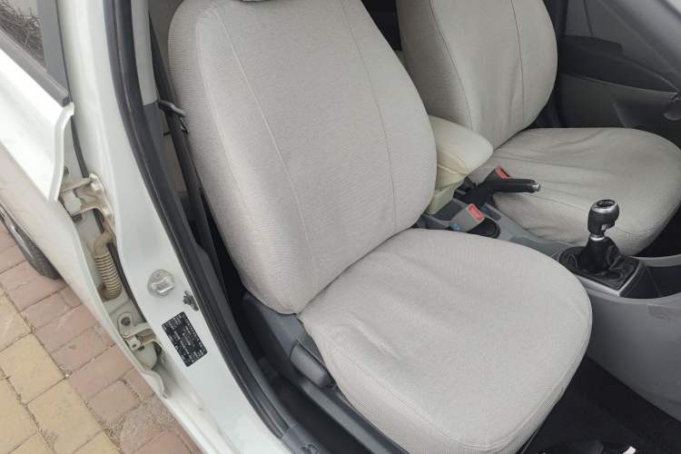 Used Hyundai Verna (older generation) 2014 1.4L Manual Smart GLS Trim Right Front Seat