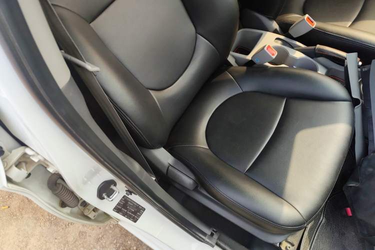 Used Hyundai Verna (older generation) 2014 1.4L Automatic Smart GLS Right Front Seat