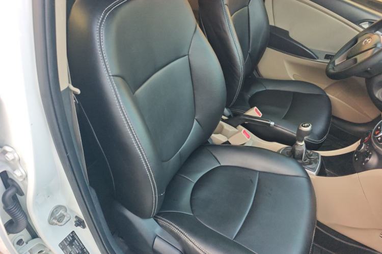 Used Hyundai Verna (older generation) 2014 1.4L Manual Smart GLS Trim Right Front Seat