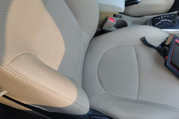 Used Hyundai Verna (older generation) 2014 1.4L Automatic Smart GLS Right Front Seat