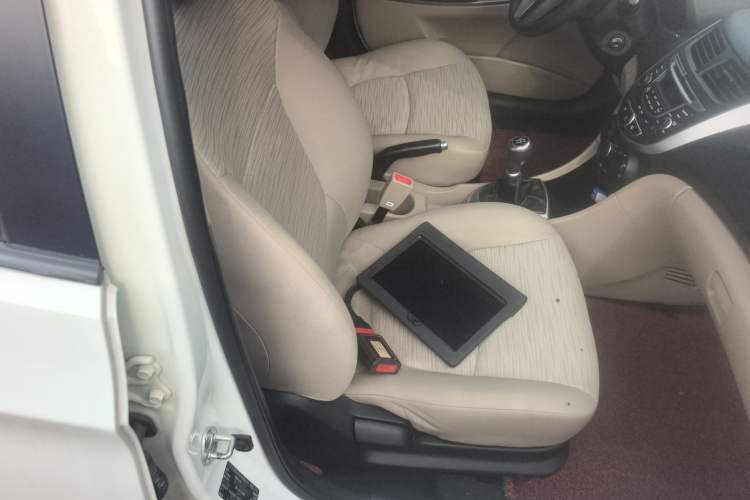 Used Hyundai Verna (older generation) 2014 1.4L Manual Smart GLS Trim Right Front Seat