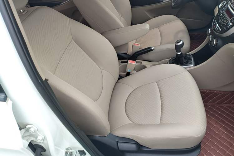 Used Hyundai Verna (older generation) 2014 1.4L Manual Top-Tier Model TOP Right Front Seat