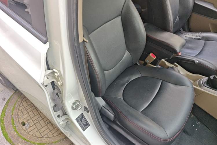 Used Hyundai Verna (older generation) 2014 1.4L Manual Smart GLS Trim Right Front Seat