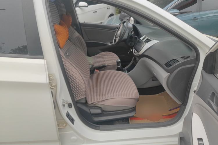 Used Hyundai Verna (older generation) 2014 1.4L Manual Smart GLS Trim Right Front Seat