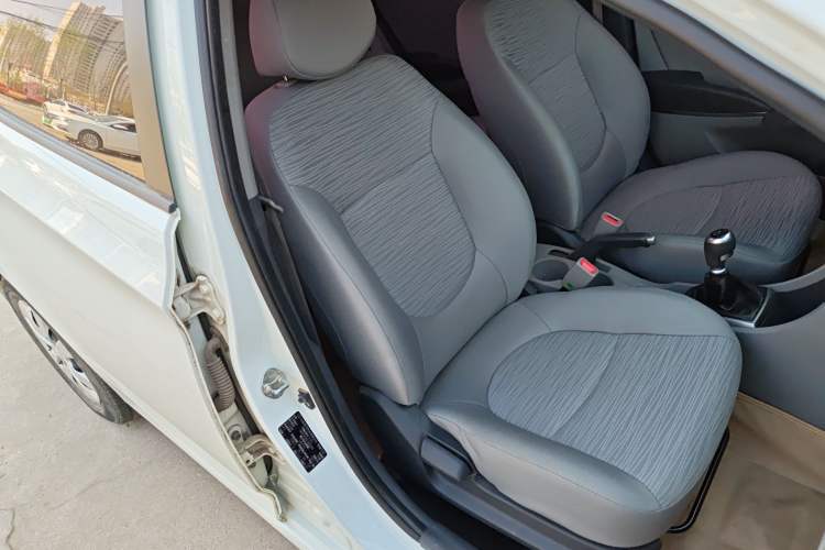 Used Hyundai Verna (older generation) 2014 1.4L Manual Smart GLS Trim Right Front Seat