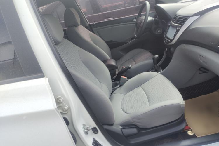 Used Hyundai Verna (older generation) 2014 1.4L Automatic Smart GLS Right Front Seat