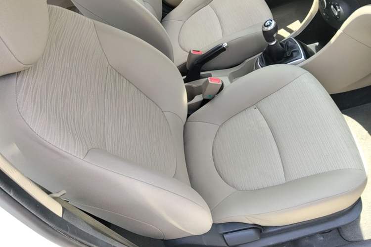 Used Hyundai Verna (older generation) 2014 1.4L Manual Smart GLS Trim Right Front Seat