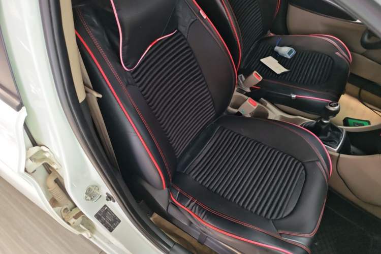 Used Hyundai Verna (older generation) 2014 1.4L Manual Smart GLS Trim Right Front Seat