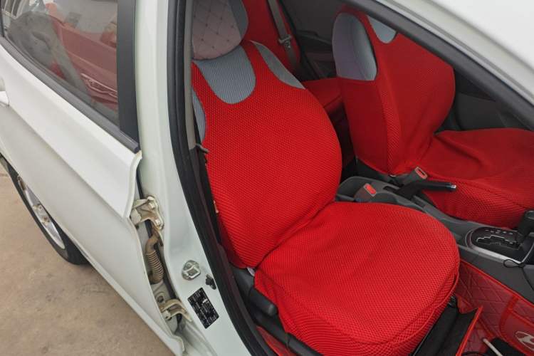 Used Hyundai Verna (older generation) 2014 1.4L Automatic Smart GLS Right Front Seat