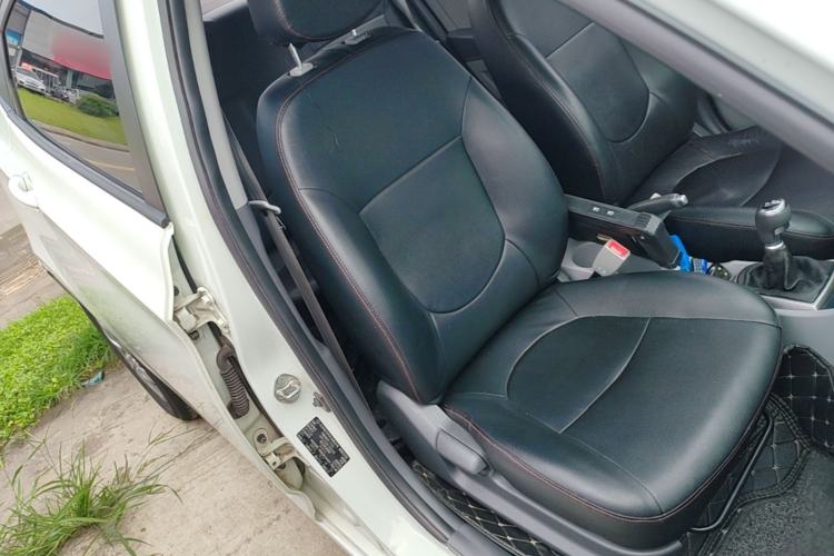 Used Hyundai Verna (older generation) 2014 1.4L Manual Smart GLS Trim Right Front Seat