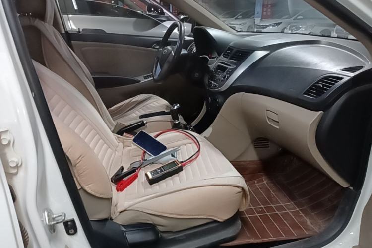 Used Hyundai Verna (older generation) 2014 1.4L Manual Smart GLS Trim Right Front Seat