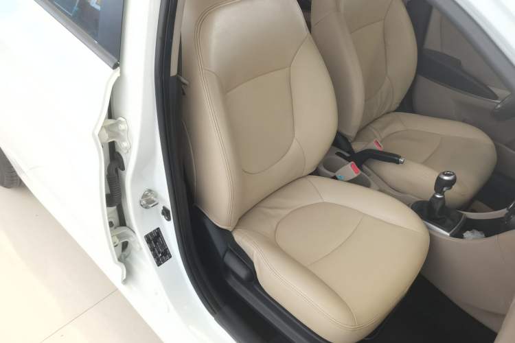 Used Hyundai Verna (older generation) 2014 1.4L Manual Smart GLS Trim Right Front Seat