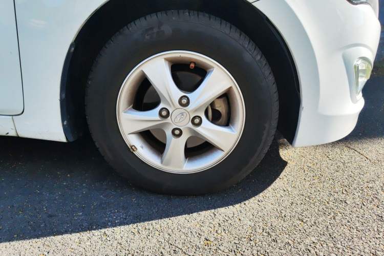 Used Hyundai Verna (older generation) 2014 1.4L Manual Top-Tier Model TOP Right Front Wheel Hub