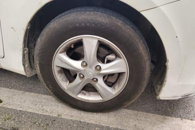 Used Hyundai Verna (older generation) 2014 1.4L Automatic Smart GLS Right Front Wheel Hub