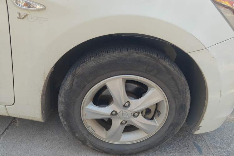 Used Hyundai Verna (older generation) 2014 1.4L Automatic Smart GLS Right Front Wheel Hub