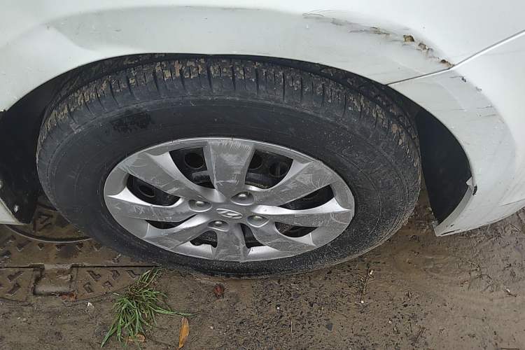 Used Hyundai Verna (older generation) 2014 1.4L Manual Fashion GS Model Right Front Wheel Hub