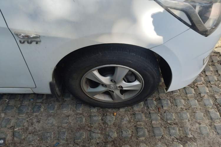 Used Hyundai Verna (older generation) 2014 1.4L Automatic Smart GLS Right Front Wheel Hub