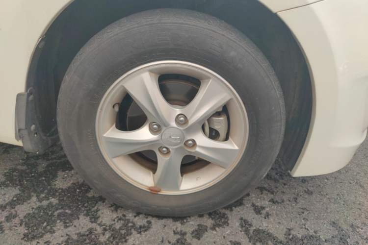 Used Hyundai Verna (older generation) 2014 1.4L Automatic Smart GLS Right Front Wheel Hub