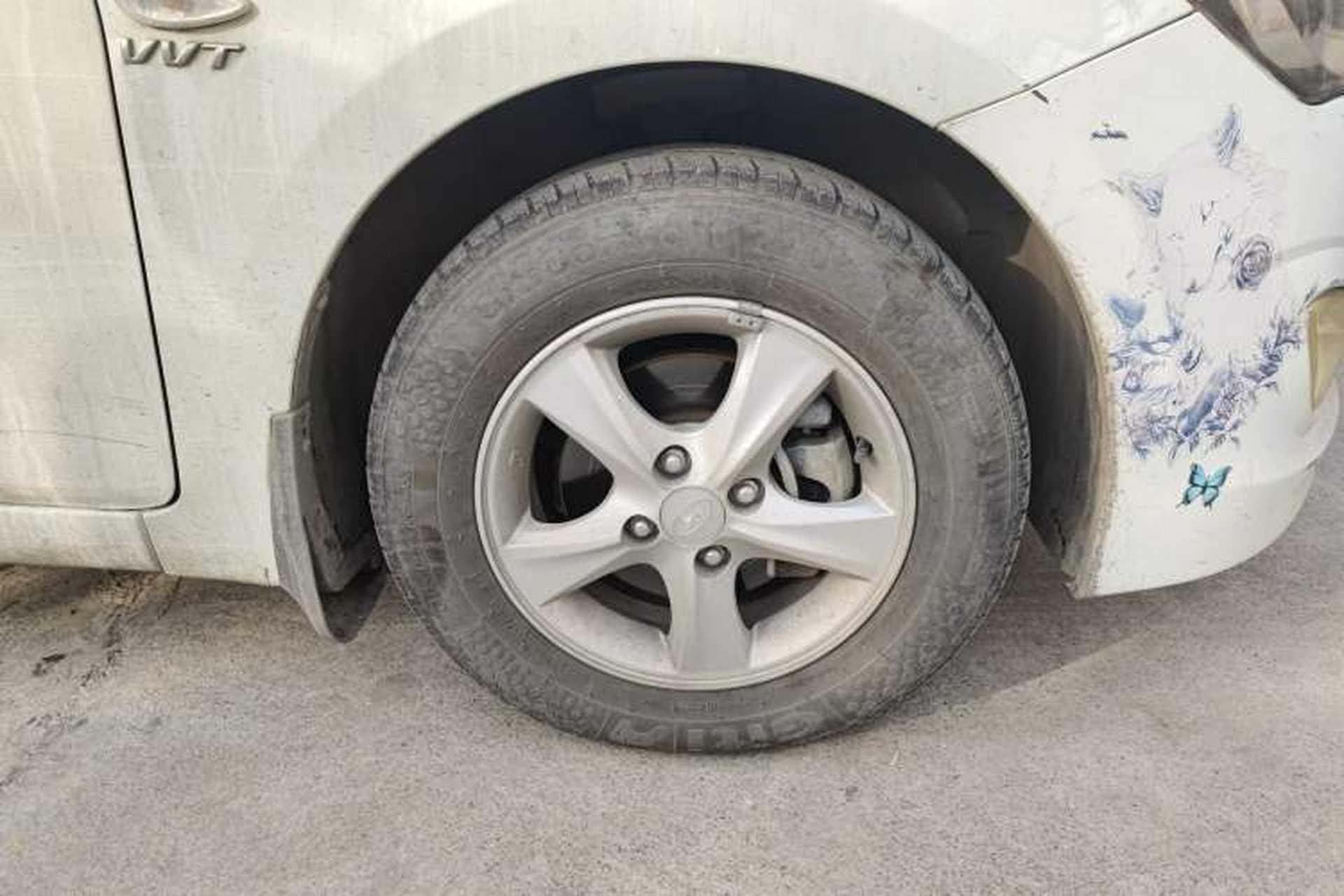 Used Hyundai Verna (older generation) 2014 1.4L Manual Smart GLS Trim Right Front Wheel Hub