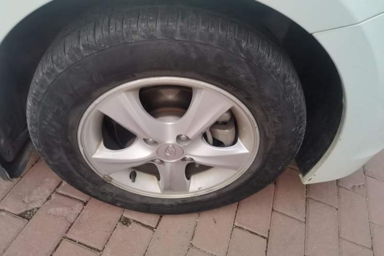 Used Hyundai Verna (older generation) 2014 1.4L Automatic Fashion GS Model Right Front Wheel Hub