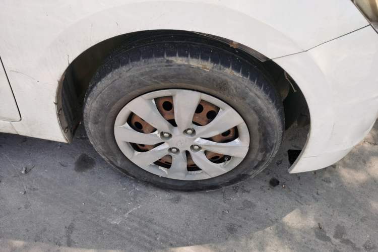Used Hyundai Verna (older generation) 2014 1.4L Manual Fashion GS Model Right Front Wheel Hub