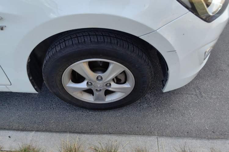 Used Hyundai Verna (older generation) 2014 1.4L Manual Smart GLS Trim Right Front Wheel Hub