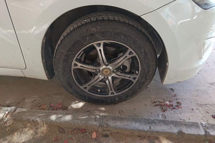 Used Hyundai Verna (older generation) 2014 1.4L Automatic Leading-Edge GLX Right Front Wheel Hub