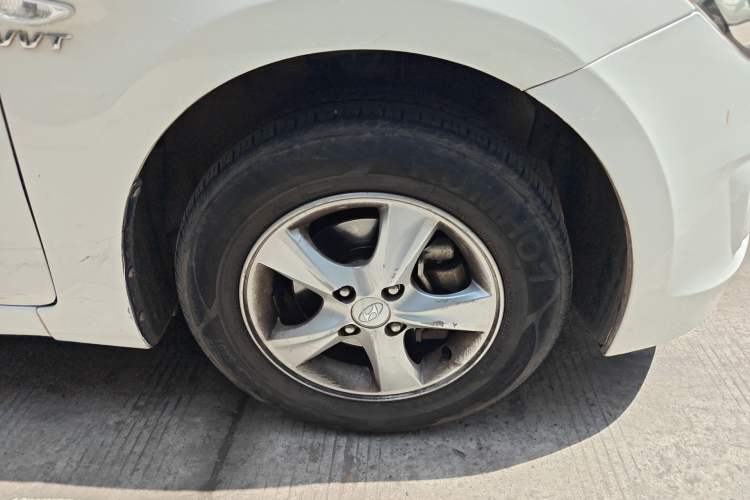 Used Hyundai Verna (older generation) 2014 1.4L Automatic Smart GLS Right Front Wheel Hub