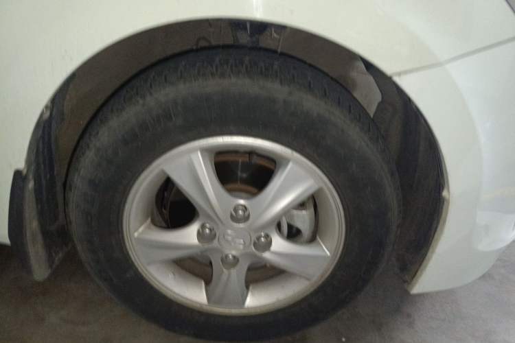 Used Hyundai Verna (older generation) 2014 1.4L Automatic Smart GLS Right Front Wheel Hub