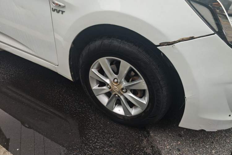 Used Hyundai Verna (older generation) 2014 1.4L Manual Smart GLS Trim Right Front Wheel Hub