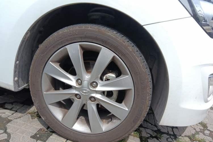 Used Hyundai Verna (older generation) 2014 1.4L Manual Top-Tier Model TOP Right Front Wheel Hub