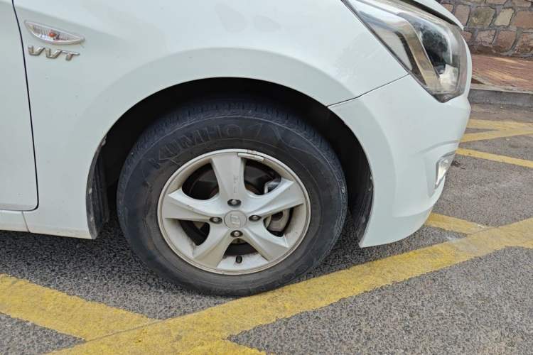 Used Hyundai Verna (older generation) 2014 1.4L Automatic Smart GLS Right Front Wheel Hub
