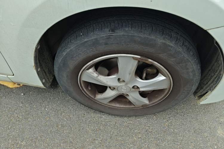 Used Hyundai Verna (older generation) 2014 1.4L Manual Smart GLS Trim Right Front Wheel Hub