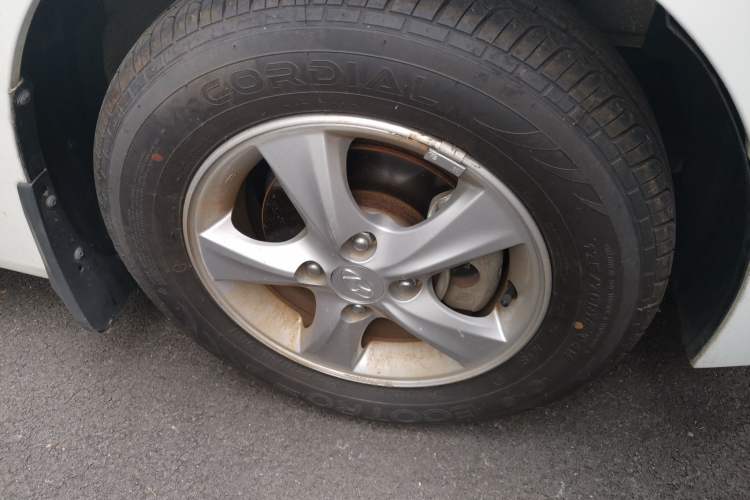 Used Hyundai Verna (older generation) 2014 1.4L Automatic Smart GLS Right Front Wheel Hub