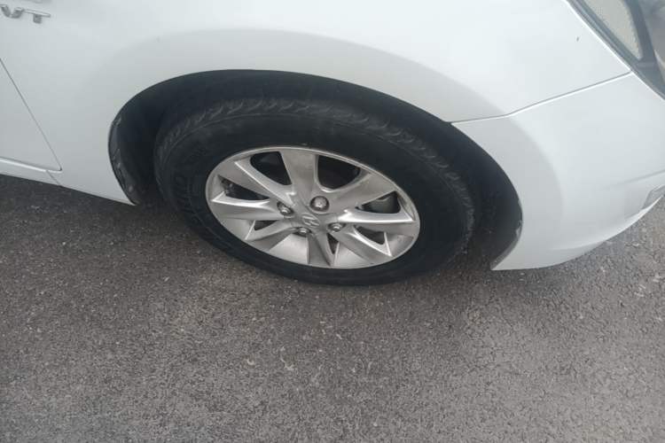 Used Hyundai Verna (older generation) 2014 1.4L Manual Smart GLS Trim Right Front Wheel Hub