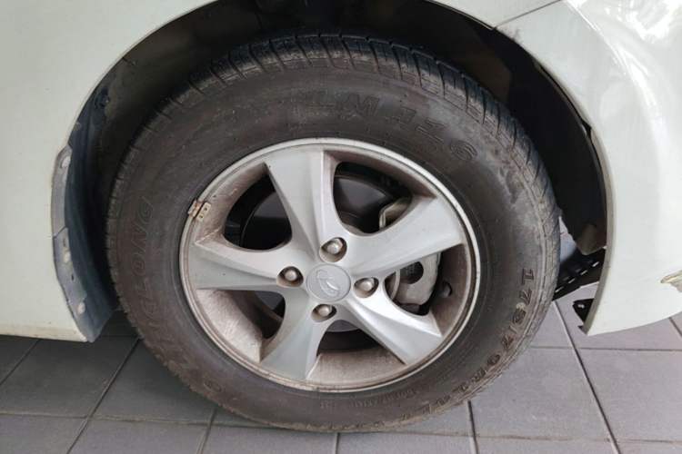 Used Hyundai Verna (older generation) 2014 1.4L Automatic Smart GLS Right Front Wheel Hub