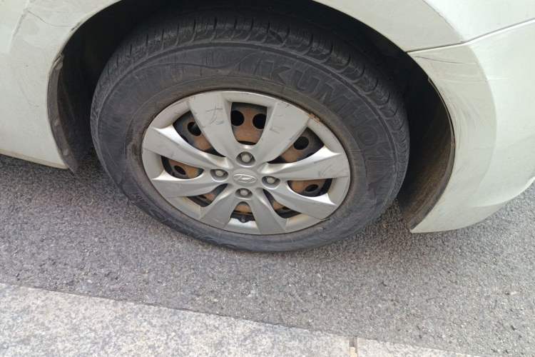 Used Hyundai Verna (older generation) 2014 1.4L Manual Smart GLS Trim Right Front Wheel Hub