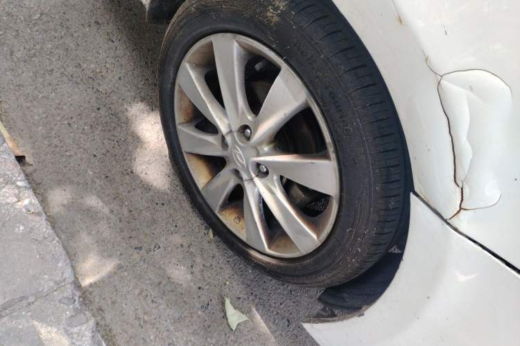 Used Hyundai Verna (older generation) 2014 1.4L Manual Top-Tier Model TOP Right Front Wheel Hub