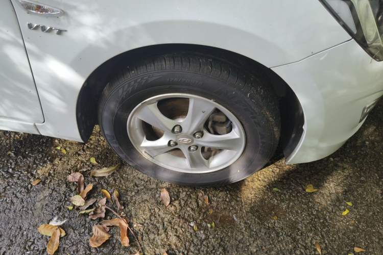 Used Hyundai Verna (older generation) 2014 1.4L Manual Smart GLS Trim Right Front Wheel Hub