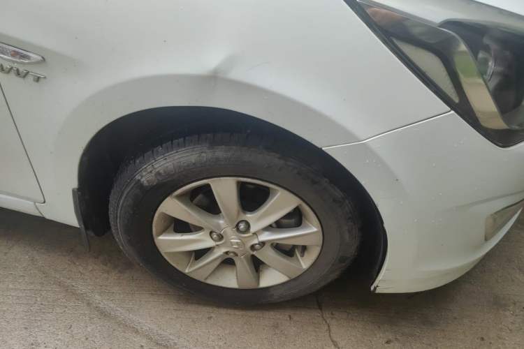 Used Hyundai Verna (older generation) 2014 1.4L Manual Smart GLS Trim Right Front Wheel Hub