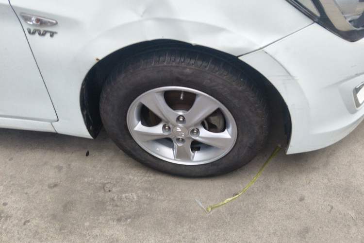 Used Hyundai Verna (older generation) 2014 1.4L Automatic Leading-Edge GLX Right Front Wheel Hub