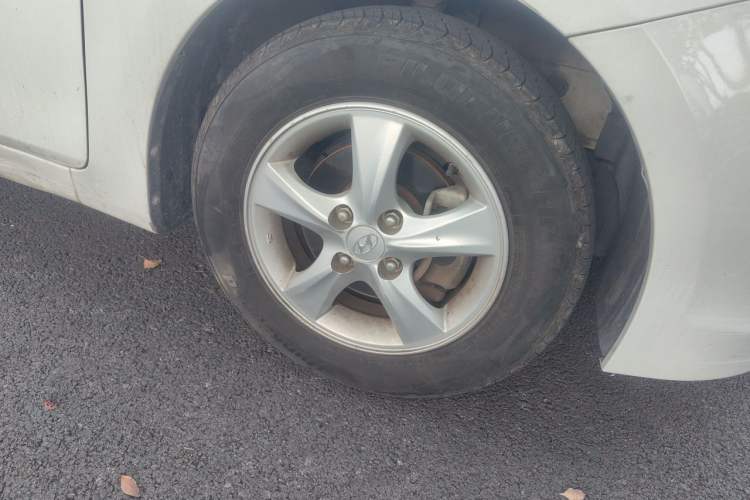 Used Hyundai Verna (older generation) 2014 1.4L Automatic Smart GLS Right Front Wheel Hub