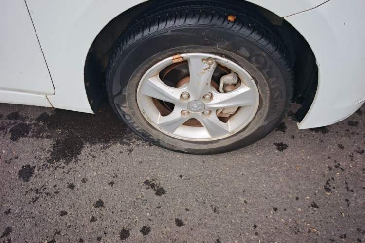 Used Hyundai Verna (older generation) 2014 1.4L Automatic Smart GLS Right Front Wheel Hub