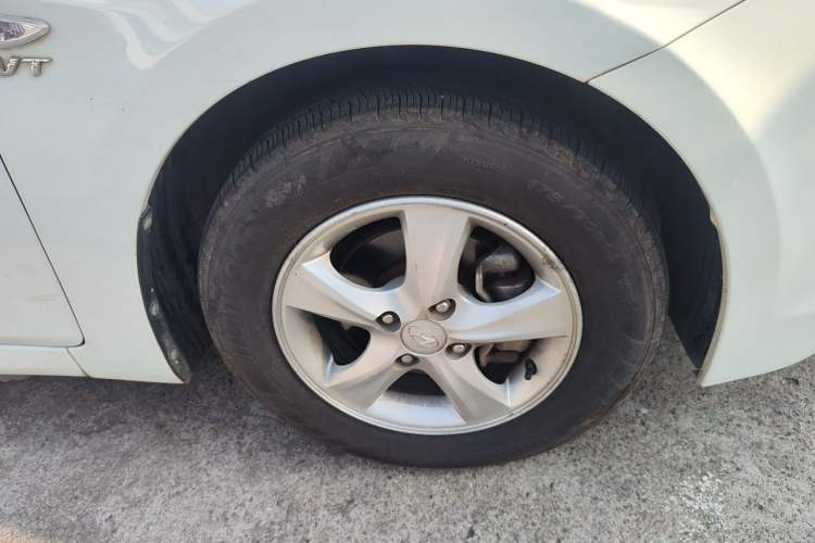 Used Hyundai Verna (older generation) 2014 1.4L Automatic Smart GLS Right Front Wheel Hub