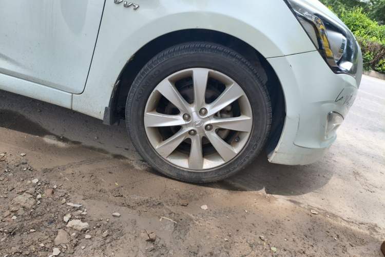 Used Hyundai Verna (older generation) 2014 1.4L Manual Top-Tier Model TOP Right Front Wheel Hub
