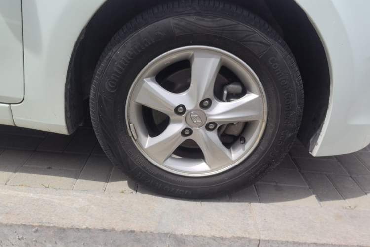 Used Hyundai Verna (older generation) 2014 1.4L Automatic Leading-Edge GLX Right Front Wheel Hub